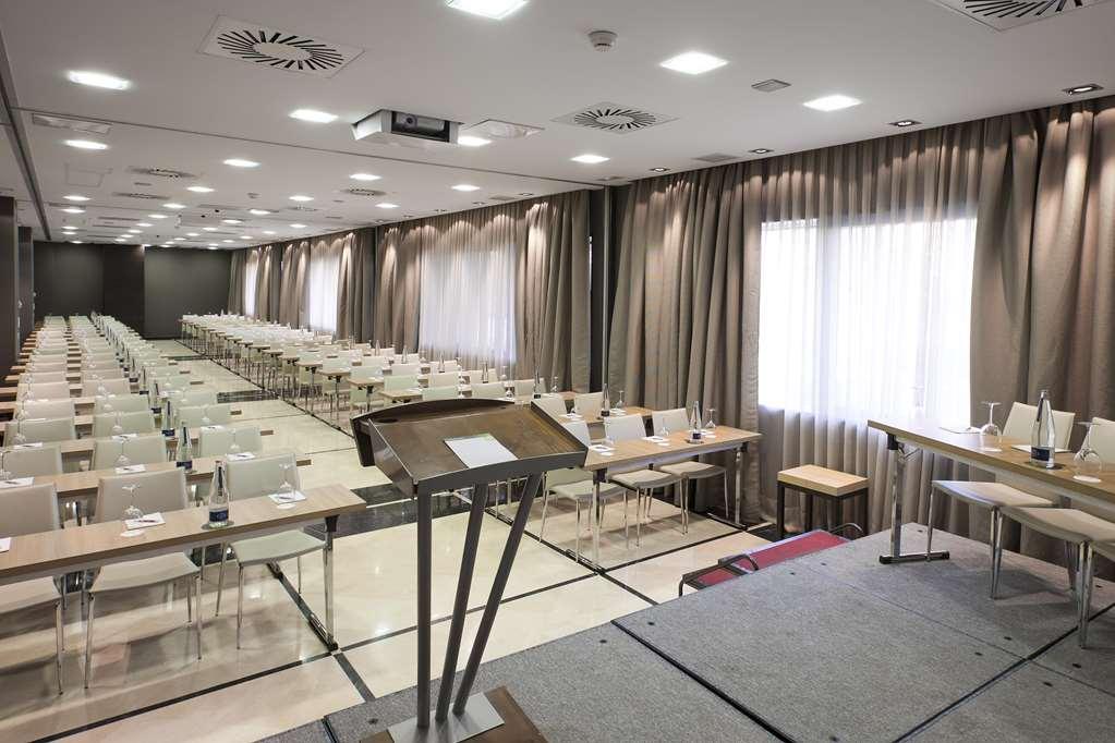Nh Ribera Del Manzanares Hotel Madrid Kemudahan gambar